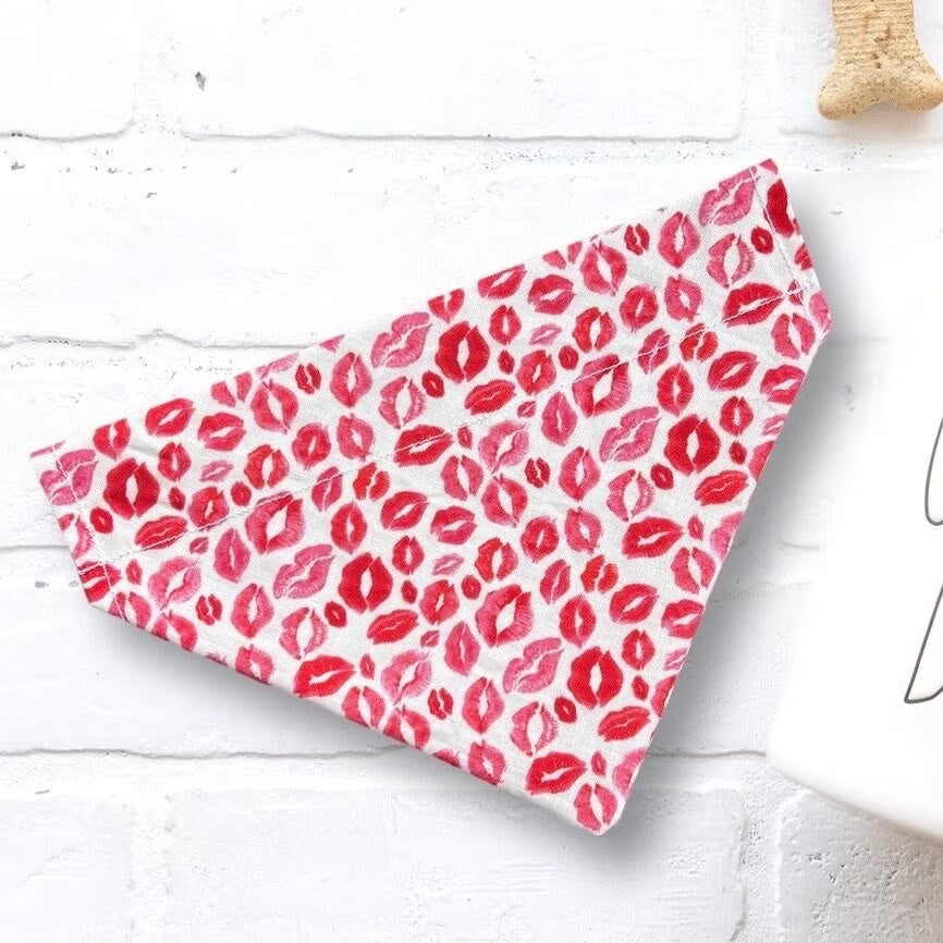 a red and white napkin sitting on top of a white table